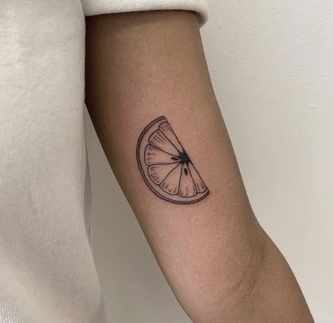 Lemon Half Tattoo, Black And White Lemon Tattoo, Lemon Wedge Tattoo, Lemon Slice Tattoo, Clementine Tattoo, Orange Slice Tattoo, Lime Tattoo, Tattoos Simplistic, Lemon Tattoo