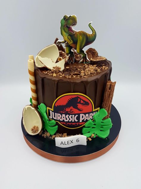 Jurrasic Park Cake Ideas, Velociraptor Birthday Party, Jurassic Birthday Cake, Jurassic Park Cake Ideas, Chocolate Dinosaur Cake, Jurassic Park Cake Birthdays, Jurrasic World Birthday Cake, Dinosaur Cake Ideas Boys, Jurassic World Cake Ideas