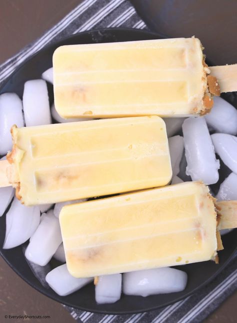 Pudding Popsicles, Chocolate Banana Pudding, Frozen Deserts, Frozen Pudding, Walnut Bread Recipe, Banana Popsicles, Velvet Brownies, Banana Cream Pudding, Lemon Pudding Cake