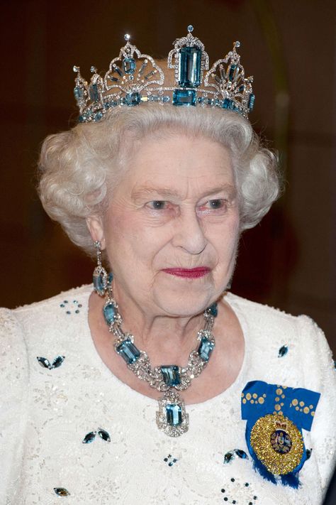 Queen Elizabeth II’s jewelry in 12 extraordinary pictures Russian Tiara, Kokoshnik Tiara, Fringe Tiara, The Queen Of England, Elizabeth 2, Queen Elisabeth, Royal Crown Jewels, Rainha Elizabeth Ii, Reine Elizabeth Ii