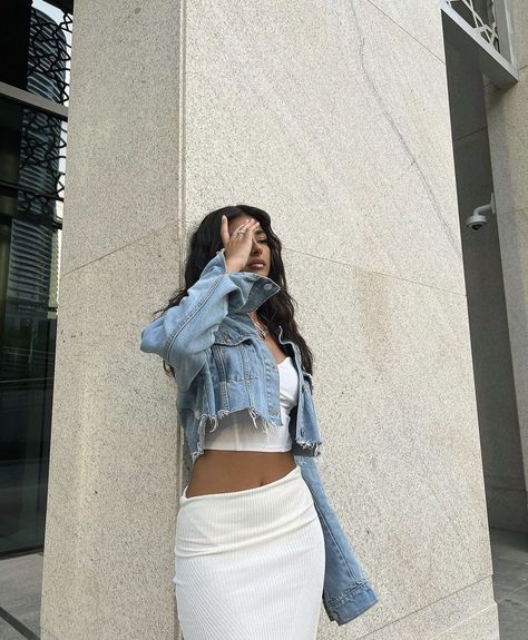 denim on white , white skirt, white top , rings , photo ideas , denim jacket , cropped denim jacket , instagram, necklace , outift ideas , insta inspo Iffat Marash, Denim Jacket Cropped, Denim Skirt Outfits, Top Rings, Cropped Denim Jacket, Insta Inspo, Skirt White, Cropped Denim, White Blouse