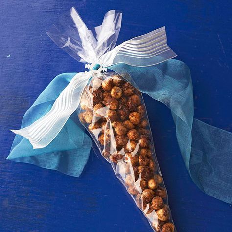 Orange-Spiced Hazelnuts Food Gifts Wrapping, Diy Food Gifts, Homemade Food Gifts, Christmas Food Gifts, Edible Gifts, Homemade Christmas Gifts, Wrapping Ideas, Homemade Christmas, Food Gifts