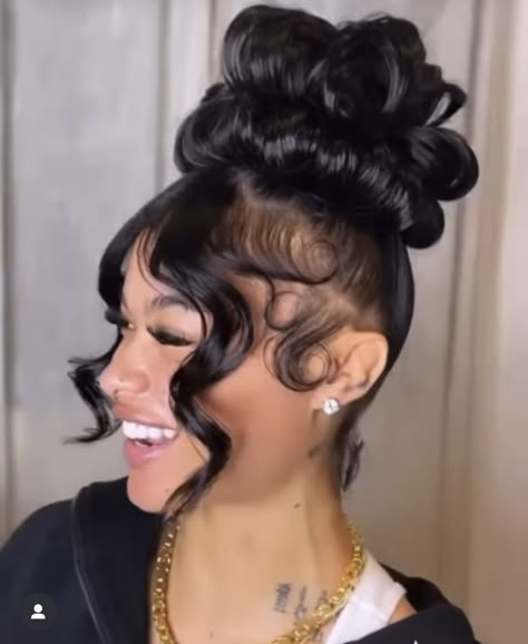 Black Hair Up Dos Hairstyles, Maskerade Prom, Wig Bun Hairstyles, Frontal Bun Hairstyles, Prom Hairstyles For Black Women Updos, Wig Updo Hairstyles, Elegant Hairstyles For Black Women, Updo Hairstyles For Black Women, Bday Hair