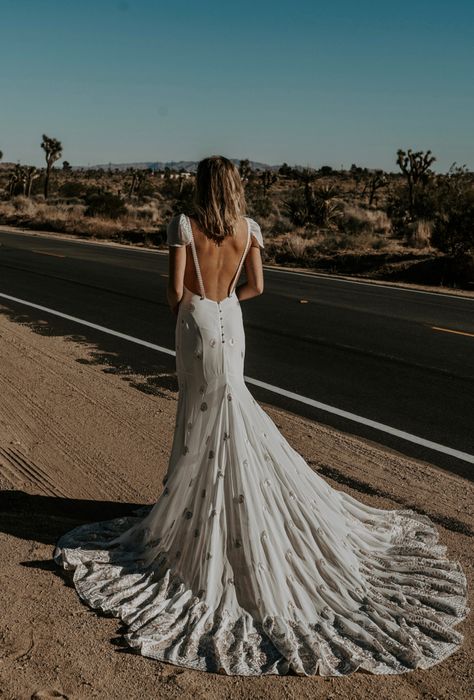 Beaded Sheath Wedding Dress, Daughters Of Simone, Bohemian Style Wedding Dresses, Chiffon Wedding Gowns, How To Dress For A Wedding, Sheath Wedding Gown, Bohemian Bride, New Wedding Dresses, Wedding Dresses Romantic