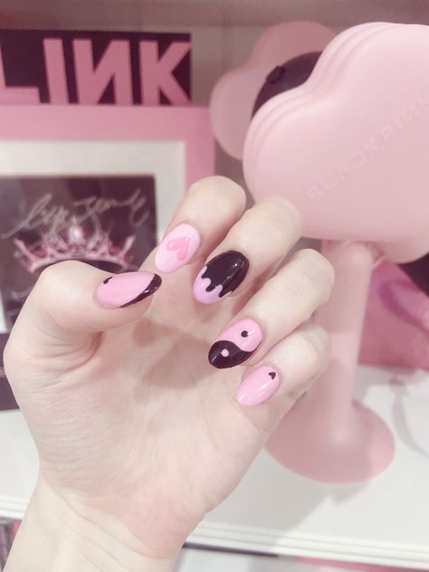 Blackpink nail design in front of Blackpink merchandise Kpop Nail Art Blackpink, K Pop Nails Blackpink, Blackpink Nails Designs Kpop, Black Pink Nails Kpop, Nail Art Blackpink, Blackpink Inspired Nails, Blackpink Nails Designs, Black Pink Nails Designs, Blackpink Nail Art