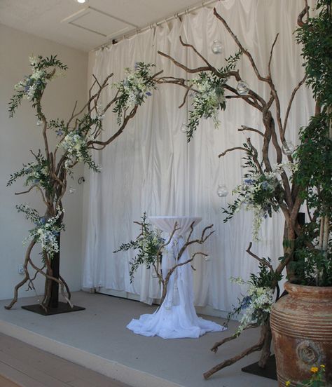 Branch Arch Wedding, Diy Wedding Arbor, Wedding Arbors, Church Wedding Decorations, Wedding Arbour, Wedding Altars, Wedding Church, Diy Backdrop, Ceremony Flowers