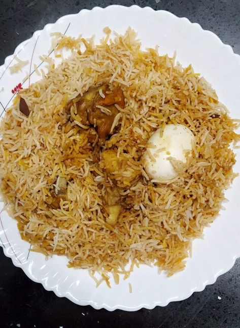 Biriyani Photos Snap, Biriyani Photos, Desi Food, Yummy Comfort Food, Snap Food, Couple Photo, Food Diary, Biryani, Comfort Food