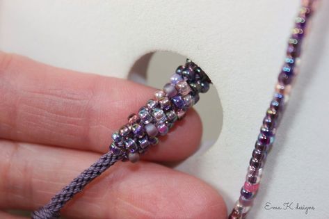 Crochet Bedsheets, Kumihimo Tutorial, Beads Tutorial, Kumihimo Braiding, Kumihimo Jewelry, Leather Anklets, Kumihimo Patterns, Kumihimo Bracelets, Basic Jewelry