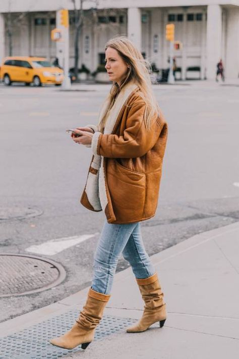 What to Wear When It's 5 Degrees Out | Who What Wear 40 Degree Weather Outfit, Jackets Outfit, Outfit Brunch, Celebrities Leather Jacket, Walking Down The Street, Trendy Jackets, Sheepskin Coat, Brunch Outfit, Shearling Coat