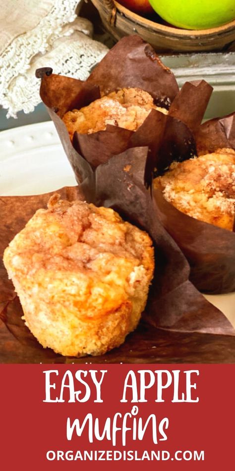 Looking for an easy apple muffin recipe? These Apple Cinnamon Muffins make a delicious bakery-style muffin. Something Sweet To Eat Easy, Apple Muffin Recipe, Apple Cinnamon Muffins Recipe, Fall Bread Recipes, Apple Pie Muffins, Apple Muffin, Sour Cream Muffins, Apple Muffin Recipes, Bakery Style Muffins