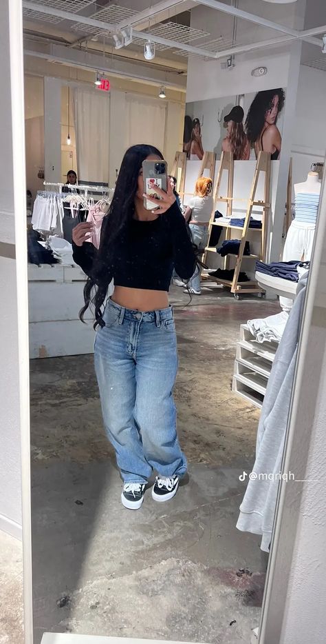 76 Degree Weather Outfit Summer, Hot Weather Jeans Outfit, Streetwear Fits Aesthetic, Atlanta Baddie Outfit, College Class Outfits Black Women, Fits For Amusement Park, Outfit Ideas For School Summer Casual, How To Style A Gray Shirt, Outfits With Black Jumpsuit