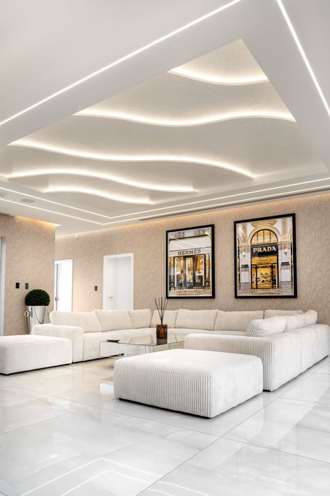 White Tiles Bedroom Interior Design, Onyx Tiles Living Room, Luxury Pop Ceiling Design Living Room, New Ceiling Design Living Rooms 2024, Celling Design Living Room Modern 2024, Luxury Living Room Ceiling Design, Modern Pop Ceiling Design Living Room, Modern Living Room Tiles, Tiles Ideas Living Room