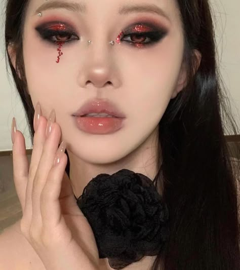 Red Smokey Makeup, Korean Vampire Makeup, Asian Goth Makeup, Vampire Make Up, Aesthetic Halloween Makeup, Girl Halloween Makeup, Demon Makeup, Monolid Makeup, Concert Makeup