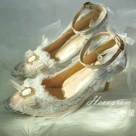 Victorian Style Shoes, Wedding Heels Vintage, Princess Shoes Aesthetic, Rococo Heels, Sepatu Platform, Princess Heels, Victorian Shoes, Heels Aesthetic, Kawaii Shoes