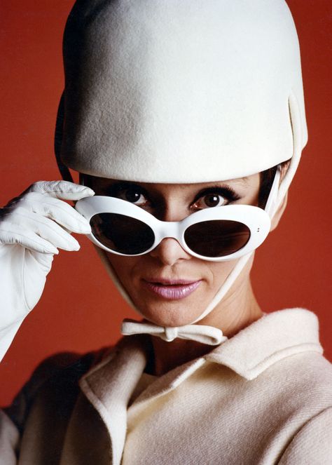 modbrother : Photo Audrey Hepburn Hat, Audrey Hepburn Pictures, Space Age Fashion, Audrey Hepburn Photos, Old Hollywood Actresses, Old Hollywood Movies, Turner Classic Movies, Audrey Hepburn Style, Shady Lady