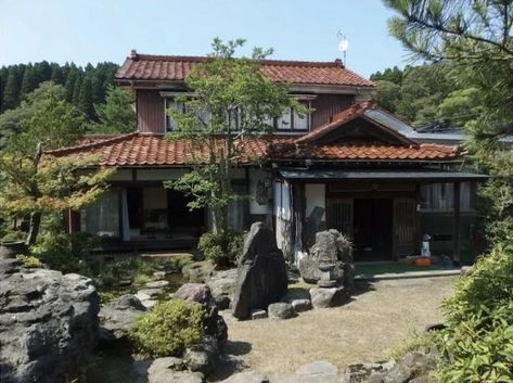 Japanese Ghost Villages and the problem of Akiya Houses: an analytical review Check more at https://workgid.com/real-estate/japanese-ghost-villages-and-the-problem-of-akiya-houses-an-analytical-review.html Akiya House, Japanese Estate, Japanese Ghost, Japanese Village, Ghost, Real Estate, Quick Saves