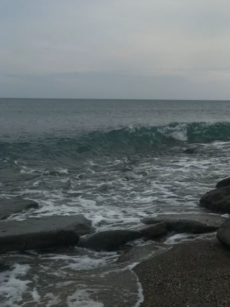 Rainy Day On The Beach, Gloomy Summer Aesthetic, Grey Beach Aesthetic, Moody Beach Aesthetic, Gloomy Beach Aesthetic, Cloudy Beach Aesthetic, Stormy Beach Aesthetic, Gloomy Day Aesthetic, Gloomy Weather Aesthetic