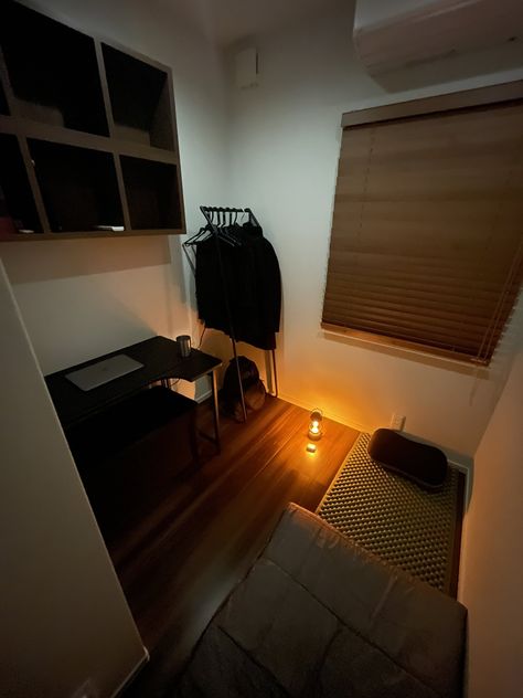 Extreme Minimalism Aesthetic, Extreme Minimalism Home, Extreme Minimalism, Minimalism Home, Inside A House, Home Studio Setup, Loft Room, Dream House Rooms, Minimalist Room