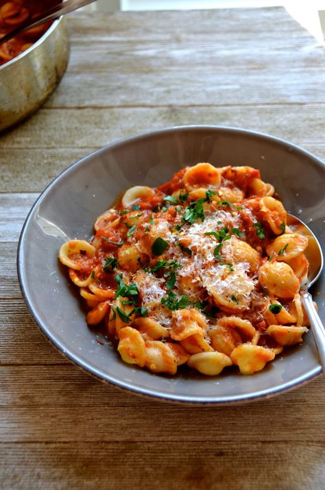 Pasta Arrabiata - Always Order Dessert Spaghetti Arrabiata, Arrabiata Pasta, Pasta Arrabiata, Veg Recipes Of India, Red Sauce Pasta, Meatless Meal, White Sauce Pasta, Vegan Pasta Recipes, Main Courses