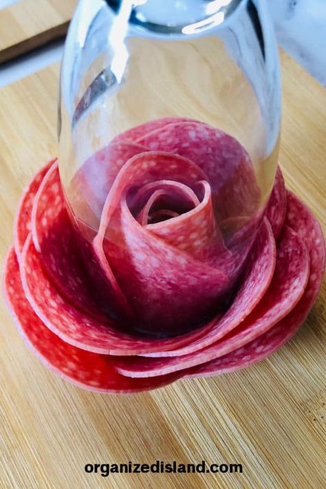 Rose With Salami, Charcuterie Board With Salami Roses, Mini Salami Rose, How To Make A Rose Out Of Salami, How To Make Roses Out Of Salami, Salami Roses How To, Charcuterie Tools, Mini Charcuterie Board Ideas, Charcuterie Roses