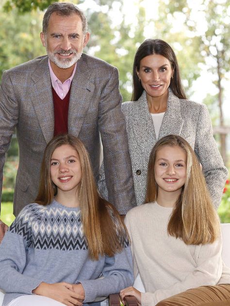 Leonor Princess Of Asturias, Princess Of Spain, Royal Family Pictures, Spanish Royalty, Queen Margrethe Ii, Royal Christmas, Spanish Royal Family, Extraordinary Women, European Royalty