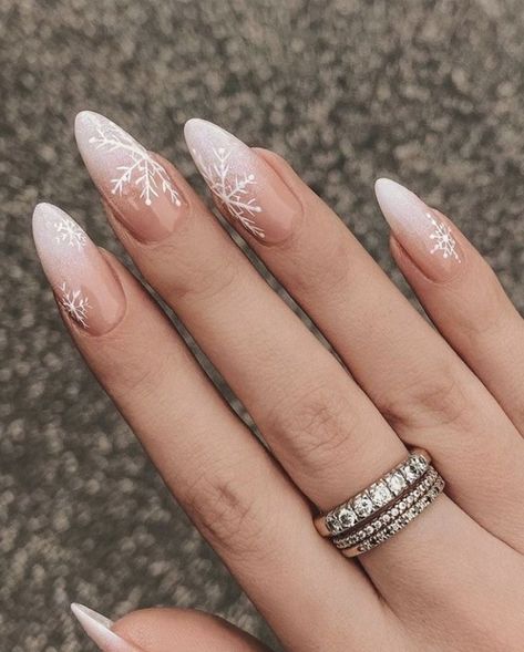 Snowflake nails, almond shape, classic ombré with fine line white snowflake design Almond Nails French, Nails Autumn, Nails Dip, Christmas Gel Nails, Sweater Nails, Homecoming Nails Acrylic, Almond Nails Designs, Snowflake Nails, Nails 2021