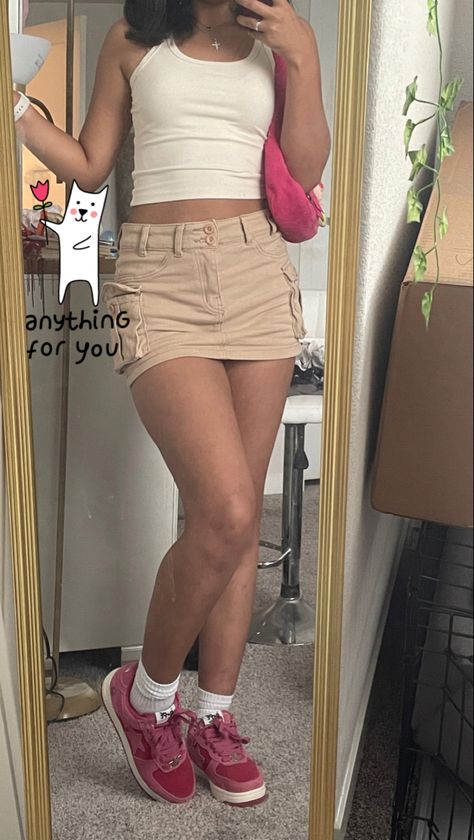 Tan Cargo Skirt Outfit Black Women, Pink Bapesta Shoes Outfit, Cute Cargo Skirt Outfit, Outfit Ideas Cargo Skirt, Short Cargo Skirt Outfit Black Women, Mini Cargo Skirt Outfit Black Women, Khaki Cargo Skirt Outfit Black Women, Slim Black Girls Outfit Style, Outfits With Cargo Skirts