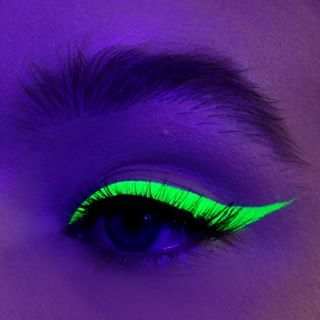 SUVA BEAUTY (@suvabeauty) • Instagram photos and videos Green Tracksuit, Uv Makeup, Neon Eyeshadow, Suva Beauty, Party Neon, Neon Makeup, Look Festival, Grape Soda, Dark Makeup