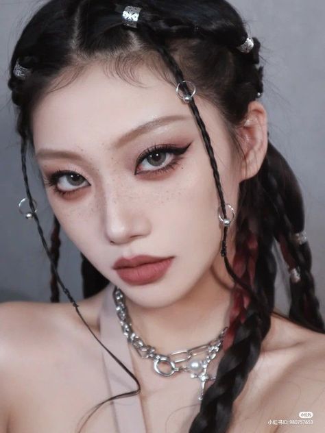 Hiphop Makeup, Makeup Asia, Hair Butterfly, Aesthetic Hairstyle, Shot Hair Styles, Goth Makeup, Asian Eye Makeup, Dark Makeup, Asian Hair