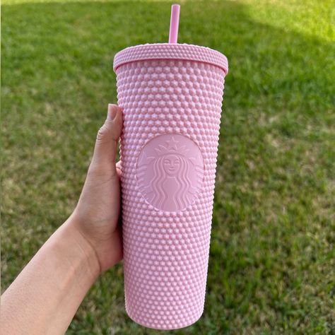 Starbucks Mxico Wanda Pink Cold Cup New With Tags Pink Starbucks Cup, Trendy Water Bottles, Christmas Trivia, Pink Starbucks, Starbucks Cup, Starbucks Drinks, Cute Cups, Starbucks Cups, Cold Cup