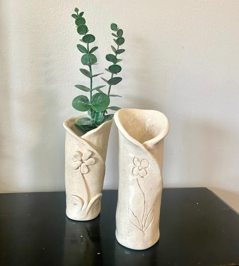 Handmade Floral Pottery Vases - Set of 2 - Set of Neutral Pottery Floral Vases - Vases Set with Raised Flowers This handmade set brings life to any room, a unique pair that can be a centerpiece to any display Item does show wear from prior love, as shown in picture. Vases Pottery Handmade, Cute Vases Ceramics, Flower Ceramics Ideas, Ceramic Vase Texture, Pottery Inspo Vase, Flower Pot Pottery Ideas, Ceramic Vases Ideas, Flower Vases Ceramic, Easy Ceramic Vase