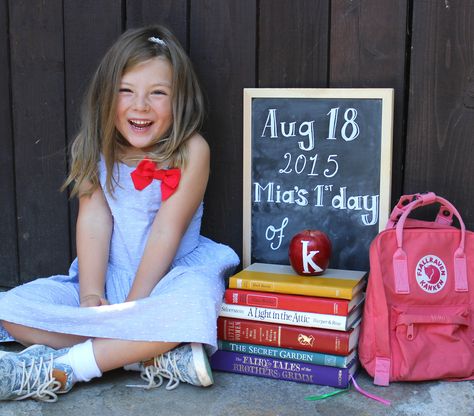 First Day Of Middle School Photo Ideas, First Day Of Homeschool Ideas Photos, 1st Day Preschool Sign Photo Ideas, 1st Grade Picture Ideas First Day Of, First Day Of Kindergarten Photoshoot, First Day Of School Photoshoot Ideas, First Day Preschool Ideas, First Day Of School Pics Ideas, Simple Back To School Photoshoot