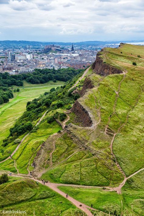 Salisbury Crags and Arthur's Seat in Edinburgh, Scotland. Scotland Scrapbook, Edinburgh Trip, Arthurs Seat Edinburgh, Scotland Wallpaper, Extinct Volcano, Edinburgh Restaurants, Story Settings, Arthur's Seat, Things To Do In Edinburgh