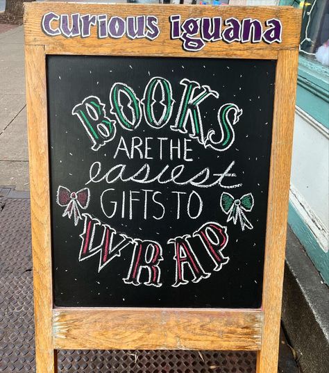 Bookstore Chalkboard Signs, Bookstore Chalkboard, Bookstore Signs, Dream Bookstore, Bookshop Ideas, Bookstore Ideas, Teen Library, Library Bulletin Board, Message Board Quotes