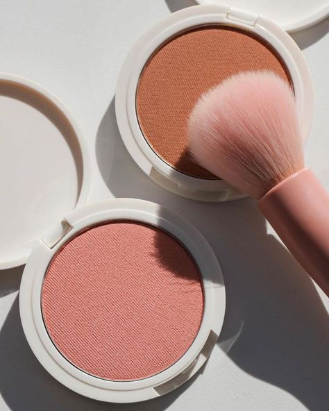 Makeup Cosmetics Aesthetic, Aesthetic Blush Makeup, Makeup Products Shoot, Blush Product Photography, Blush Aesthetic Makeup, Blush Makeup Products, Blushon Makeup, Makeup Photography Products, Makeup Product Photography