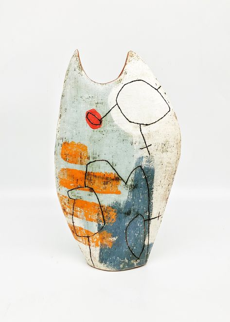 Ceramic Sculpture - This eye-catching abstract work was slab-built, then adorned with slip, underglaze, terra sigillata, and sgraffito. The result is an impressively distinct ceramic sculpture ready to bring visual presence to any room. Bulbous Ceramic Vase, Wabi Sabi Pottery Handmade, Contemporary Pottery Design, Ceramic Art Sculptures & Statues, Underglaze Pottery, Abstract Ceramics, Ceramic Vases Handmade, Creative Pottery, Slab Vase