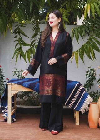 Black – LAAM Pashmina Kurta, Woolen Kurti, Pashmina Suits, Tilla Embroidery, Dress Elegantly, Bling Makeup, Woolen Dress, Coat Set, Winter Suits