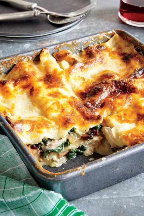 Spinach And Mushroom Lasagna, Lasagna Chicken, Spinach Mushroom Lasagna, Mushroom Lasagna, Béchamel Sauce, Spinach And Mushroom, Chicken Spinach, Chicken Lasagna, Spinach Stuffed Mushrooms