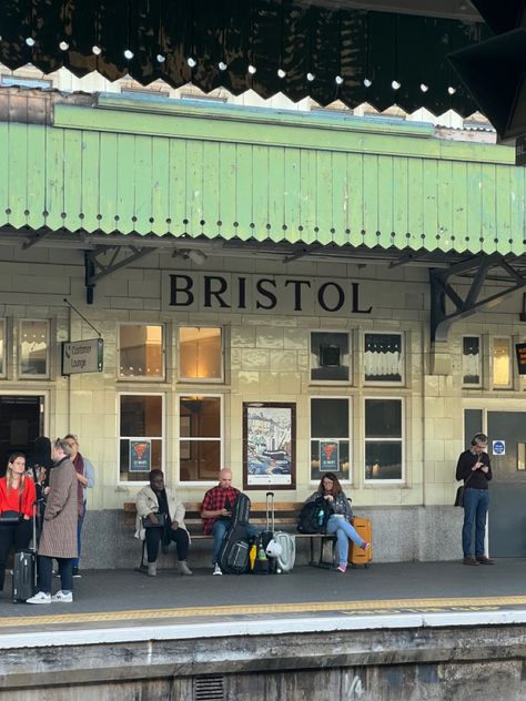 Bristol Aesthetic Fashion, Bristol University Aesthetic, Bristol Aesthetic, Skins Vibes, Summer In England, European University, University Inspiration, Bristol Fashion, University Of Bristol