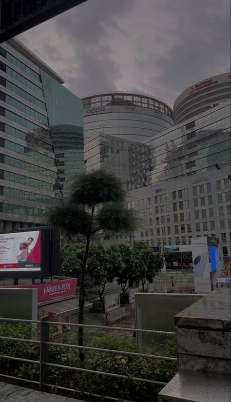 #dlf #cyberhub #cybercity #gurgaon #aesthetic Gurgaon Aesthetic, Cyberhub Gurgaon, Delhi Places, Apple Wallpaper, Big City, City Life, Quick Saves