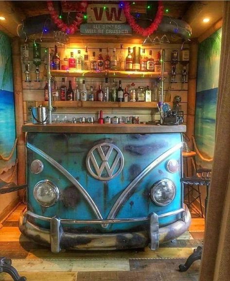 Diy Inventions, Casa Rock, Mechanic Shop Decor, Paint Magic, Trailer Bar, Steampunk Table, Car Parts Decor, Compound Bows, Bus Bar