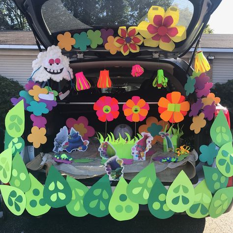 Trolls trunk or treat Trolls Trunk Or Treat, Trunk Or Treat Halloween, Halloween Car Decorations, Trunker Treat Ideas, Carnival Games For Kids, Fun Holidays, Turkey Crafts, Troll Party, Easy Halloween Decorations