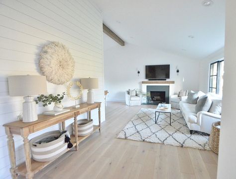 Fixer Upper Renovation – How a Fixer Upper Can Become a Dream Home! Beach Flooring, White Plank Walls, Hardwood Wall, Hallmark Floors, Types Of Wood Flooring, Flooring Hardwood, Pergo Flooring, White Oak Hardwood Floors, Oak Laminate Flooring