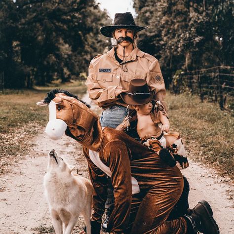 Wild West Family Costumes, Indian Halloween Costumes, Wild West Costumes, Cowboy Costume, Funny Costumes, Family Costumes, Halloween 2023, Wild West, Costume Party