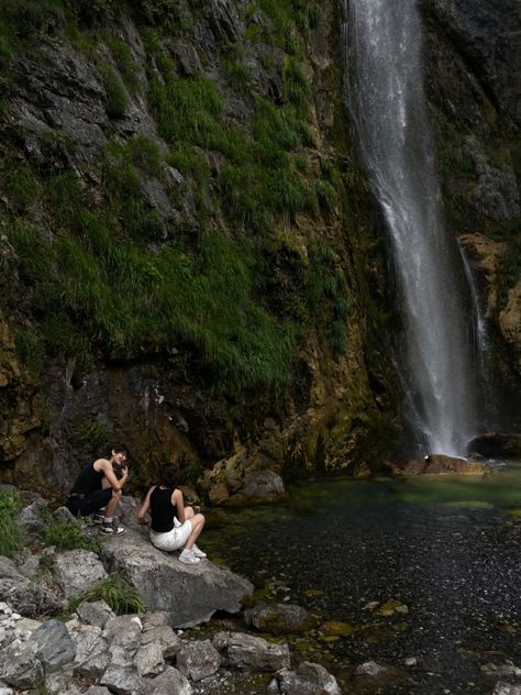 Dark Hiking Aesthetic, Waterfall Aesthetic Girl, Forest Energy, Waterfall Aesthetic, Friendship Aesthetic, Hiking Pics, Rain Pictures, Film Pictures, Hiking Nature