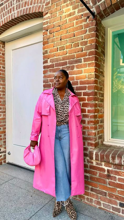 Vegan Leather Trench Coat, Pink Leather Trench Coat, Pink Leather Coat Outfit, Colorful Trench Coat Outfit, Pink Coat Street Style, Pink Denim Jacket Outfit, Pink Trench Coat Outfit, Pink Leather Jacket Outfit, Leather Trench Coat Outfit