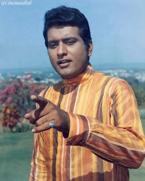 Actors Bollywood, Manoj Kumar, Indian Wedding Video, Indian Actors, Retro Bollywood, National Film Awards, Latest Funny Videos, Favourite Song, Vintage Icons