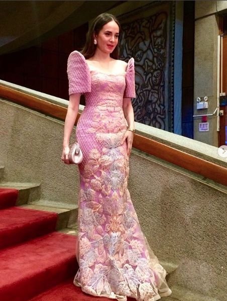 Filipiñana Dress Modern Casual, Modern Filipiniana Gown Prom, Filipina Dress, Filipino Traditional Clothing, Filipiniana Modern, Filipiniana Gown, Modern Filipiniana Gown, Debut Dress, Filipiniana Wedding Dress