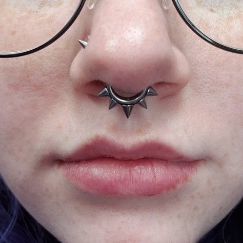 Septum Spike Piercing, Spiked Septum Ring, Spiky Septum Piercing, Spiked Septum Piercing, Septum Jewelry Aesthetic, Spike Septum Piercing, Alt Style Inspiration, Septum Piercing Aesthetic, Punk Piercings