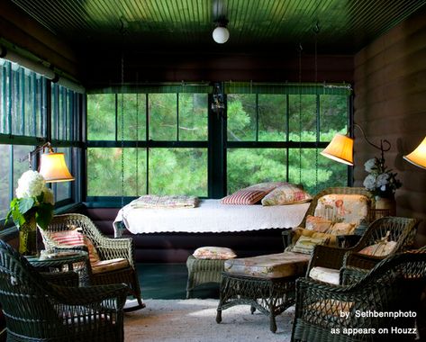 Traditional Porch, Porch Design Ideas, Screened Porch Designs, Sleeping Porch, Hanging Beds, Building A Porch, Enclosed Porches, Hanging Bed, Vintage Cabin